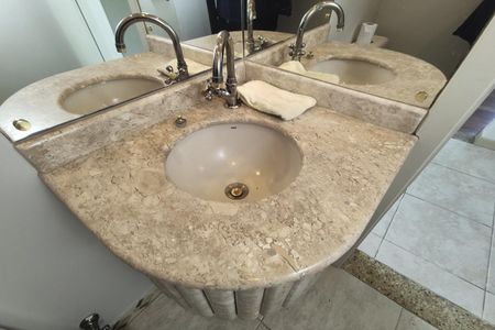 Casa à venda com 102m², 4 quartos e 2 vagas Casa à venda com 102m², 4 quartos e 2 vagasLavabo