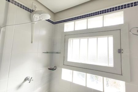 Casa à venda com 102m², 4 quartos e 2 vagas Casa à venda com 102m², 4 quartos e 2 vagasBanheiro 2