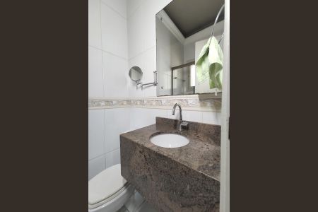 Casa à venda com 102m², 4 quartos e 2 vagas Casa à venda com 102m², 4 quartos e 2 vagasBanheiro da Suíte