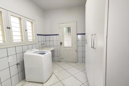 Casa à venda com 102m², 4 quartos e 2 vagas Casa à venda com 102m², 4 quartos e 2 vagasÁrea de Serviço