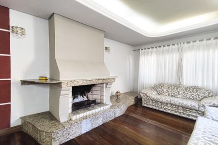 Casa à venda com 102m², 4 quartos e 2 vagas Casa à venda com 102m², 4 quartos e 2 vagasSala