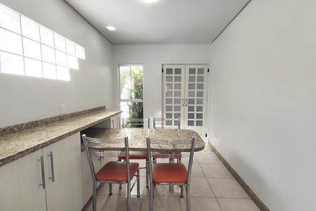 Casa à venda com 102m², 4 quartos e 2 vagas Casa à venda com 102m², 4 quartos e 2 vagasCozinha