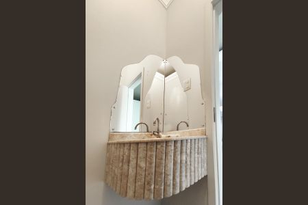 Casa à venda com 102m², 4 quartos e 2 vagas Casa à venda com 102m², 4 quartos e 2 vagasLavabo