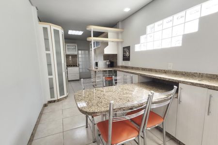 Casa à venda com 102m², 4 quartos e 2 vagas Casa à venda com 102m², 4 quartos e 2 vagasCozinha