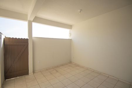 Apartamento para alugar com 61m², 2 quartos e sem vagaQuintal