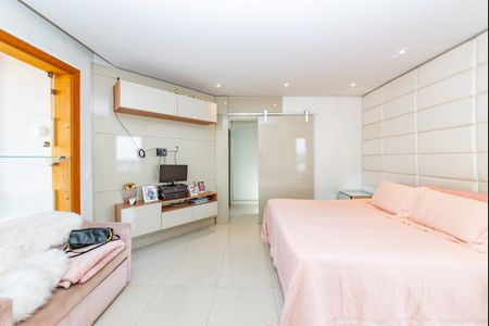 Casa para alugar com 365m², 4 quartos e 8 vagasSuíte