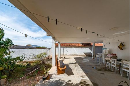 Casa para alugar com 365m², 4 quartos e 8 vagasQuintal