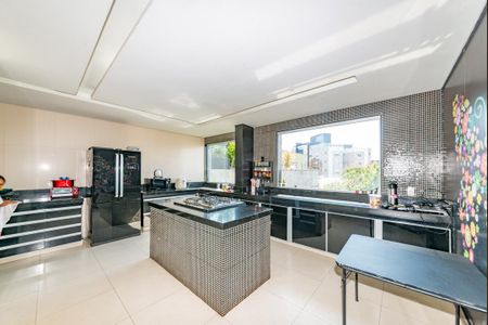 Casa para alugar com 365m², 4 quartos e 8 vagasCozinha