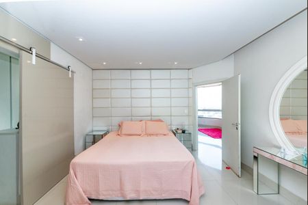 Casa para alugar com 365m², 4 quartos e 8 vagasSuíte