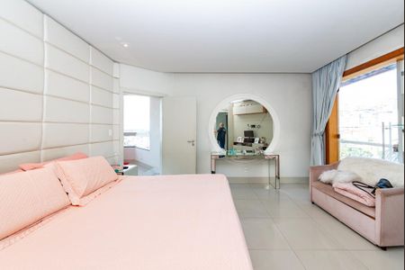 Casa para alugar com 365m², 4 quartos e 8 vagasSuíte