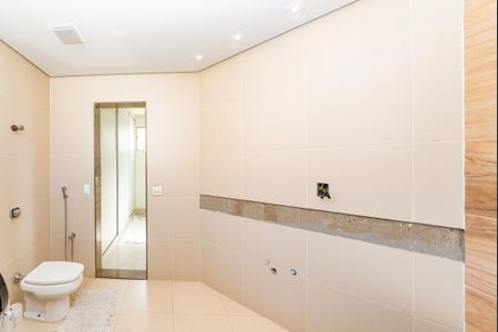 Casa para alugar com 365m², 4 quartos e 8 vagasBanheiro da Suíte