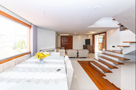 Casa para alugar com 365m², 4 quartos e 8 vagasSala 1