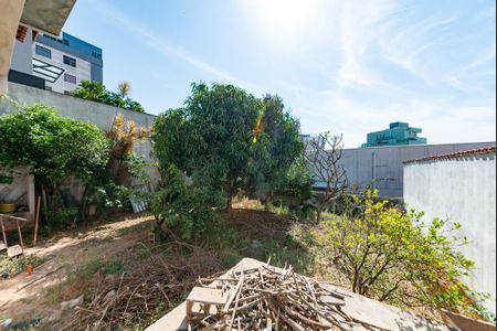 Casa para alugar com 365m², 4 quartos e 8 vagasQuintal