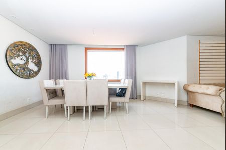 Casa para alugar com 365m², 4 quartos e 8 vagasSala 1