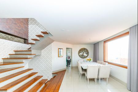 Sala 1 de casa para alugar com 4 quartos, 365m² em Barreiro, Belo Horizonte