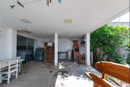 Casa para alugar com 365m², 4 quartos e 8 vagasQuintal