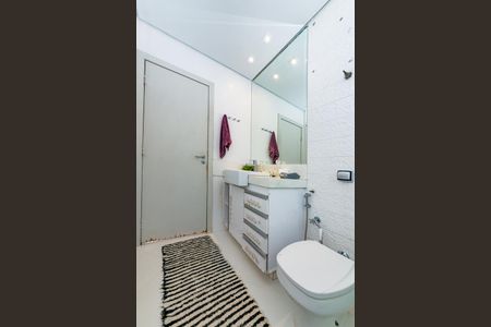 Casa para alugar com 365m², 4 quartos e 8 vagasBanheiro Social 1