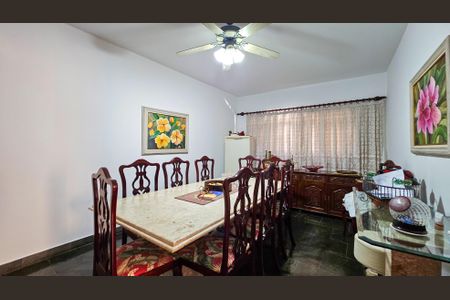 Casa à venda com 900m², 5 quartos e 4 vagas Casa à venda com 900m², 5 quartos e 4 vagasSala