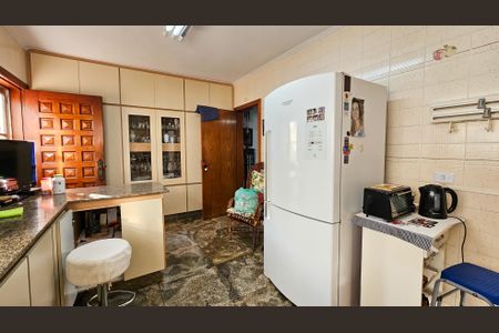 Casa à venda com 900m², 5 quartos e 4 vagas Casa à venda com 900m², 5 quartos e 4 vagasCozinha