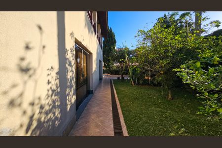 Casa à venda com 900m², 5 quartos e 4 vagas Casa à venda com 900m², 5 quartos e 4 vagasQuintal