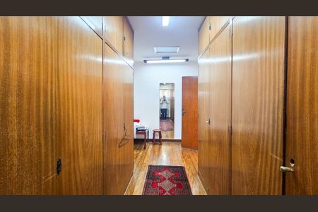 Casa à venda com 900m², 5 quartos e 4 vagas Casa à venda com 900m², 5 quartos e 4 vagasSuíte 1 Closet