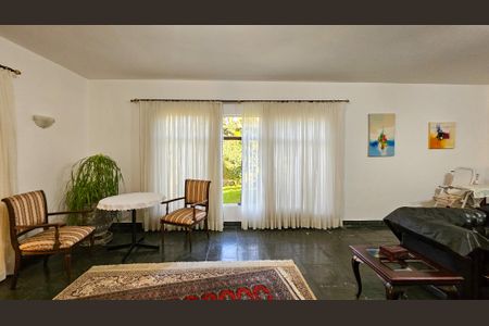 Casa à venda com 900m², 5 quartos e 4 vagas Casa à venda com 900m², 5 quartos e 4 vagasSala