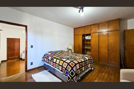 Casa à venda com 900m², 5 quartos e 4 vagas Casa à venda com 900m², 5 quartos e 4 vagasSuíte 2