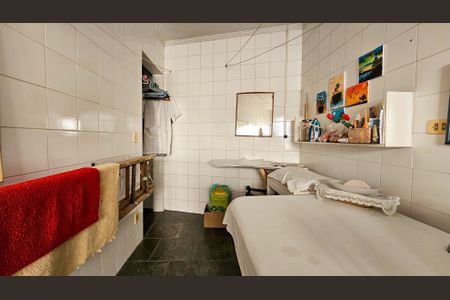 Casa à venda com 900m², 5 quartos e 4 vagas Casa à venda com 900m², 5 quartos e 4 vagasQuarto de Serviço