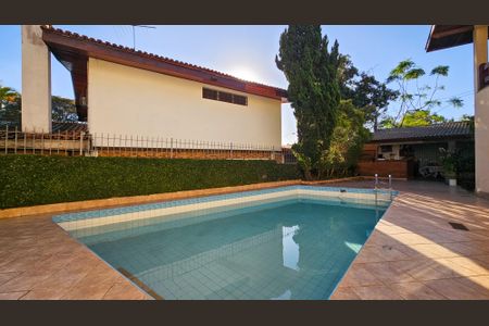 Casa à venda com 900m², 5 quartos e 4 vagas Casa à venda com 900m², 5 quartos e 4 vagasQuintal