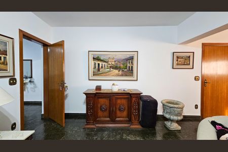 Casa à venda com 900m², 5 quartos e 4 vagas Casa à venda com 900m², 5 quartos e 4 vagasSala