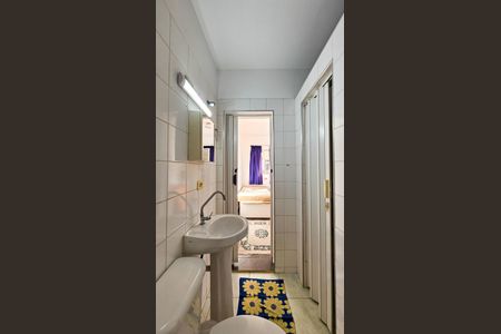 Casa à venda com 900m², 5 quartos e 4 vagas Casa à venda com 900m², 5 quartos e 4 vagasBanheiro de Serviço