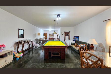 Casa à venda com 900m², 5 quartos e 4 vagas Casa à venda com 900m², 5 quartos e 4 vagasSala