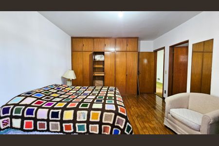 Casa à venda com 900m², 5 quartos e 4 vagas Casa à venda com 900m², 5 quartos e 4 vagasSuíte 2