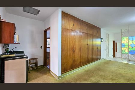 Casa à venda com 900m², 5 quartos e 4 vagas Casa à venda com 900m², 5 quartos e 4 vagasHall