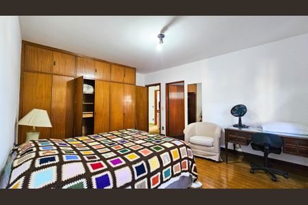 Casa à venda com 900m², 5 quartos e 4 vagas Casa à venda com 900m², 5 quartos e 4 vagasSuíte 2