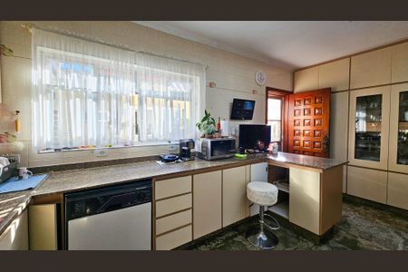 Casa à venda com 900m², 5 quartos e 4 vagas Casa à venda com 900m², 5 quartos e 4 vagasCozinha