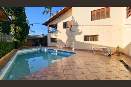 Casa à venda com 900m², 5 quartos e 4 vagas Casa à venda com 900m², 5 quartos e 4 vagasQuintal