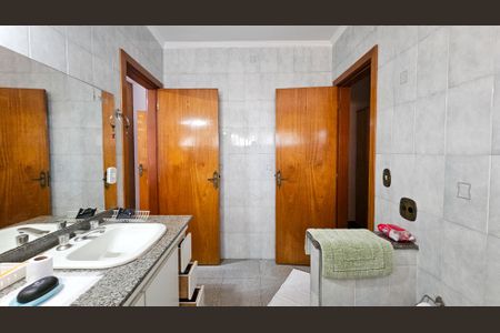 Casa à venda com 900m², 5 quartos e 4 vagas Casa à venda com 900m², 5 quartos e 4 vagasBanheiro Suíte 2 e 3