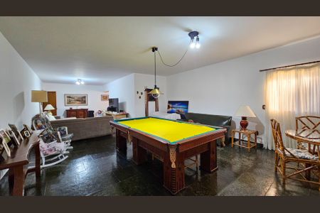 Casa à venda com 900m², 5 quartos e 4 vagas Casa à venda com 900m², 5 quartos e 4 vagasSala