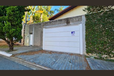 Casa à venda com 900m², 5 quartos e 4 vagas Casa à venda com 900m², 5 quartos e 4 vagasFachada