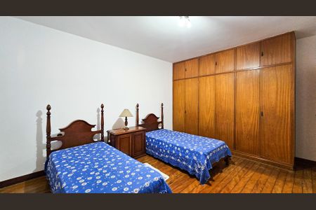 Casa à venda com 900m², 5 quartos e 4 vagas Casa à venda com 900m², 5 quartos e 4 vagasSuíte 3