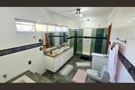 Casa à venda com 900m², 5 quartos e 4 vagas Casa à venda com 900m², 5 quartos e 4 vagasSuíte 1 Banheiro