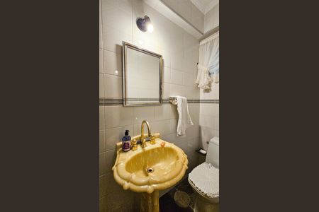 Casa à venda com 900m², 5 quartos e 4 vagas Casa à venda com 900m², 5 quartos e 4 vagasLavabo