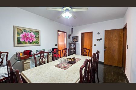 Casa à venda com 900m², 5 quartos e 4 vagas Casa à venda com 900m², 5 quartos e 4 vagasSala