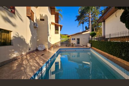 Casa à venda com 900m², 5 quartos e 4 vagas Casa à venda com 900m², 5 quartos e 4 vagasQuintal