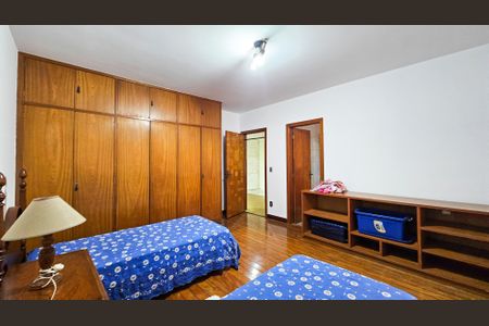 Casa à venda com 900m², 5 quartos e 4 vagas Casa à venda com 900m², 5 quartos e 4 vagasSuíte 3