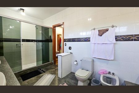 Casa à venda com 900m², 5 quartos e 4 vagas Casa à venda com 900m², 5 quartos e 4 vagasSuíte 1 Banheiro