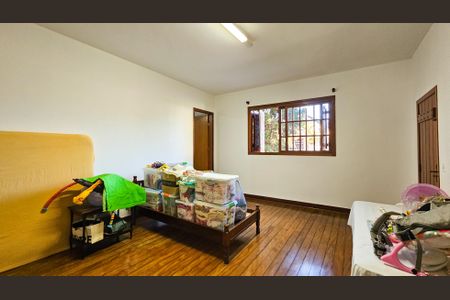 Casa à venda com 900m², 5 quartos e 4 vagas Casa à venda com 900m², 5 quartos e 4 vagasQuarto