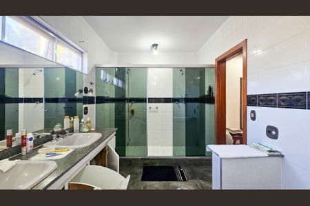 Casa à venda com 900m², 5 quartos e 4 vagas Casa à venda com 900m², 5 quartos e 4 vagasSuíte 1 Banheiro