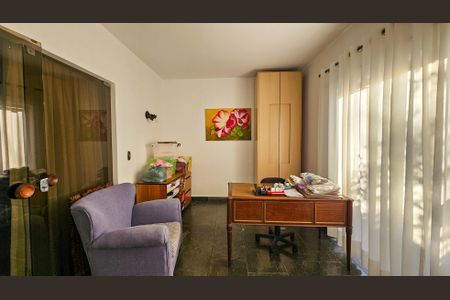 Casa à venda com 900m², 5 quartos e 4 vagas Casa à venda com 900m², 5 quartos e 4 vagasSala